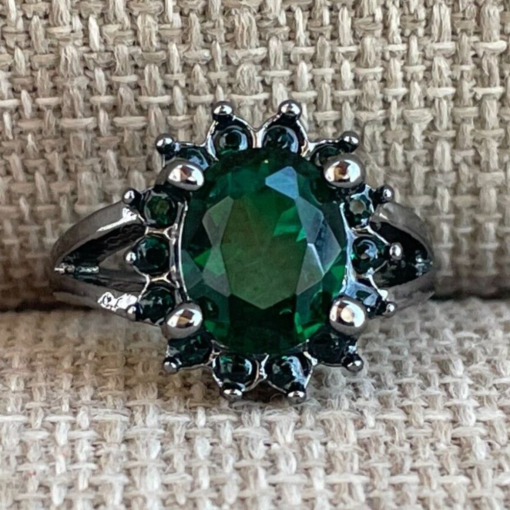 Women Fashion Ring Faux Lab Created Green Stone Gunmetal Tone Jewelry Size 6
